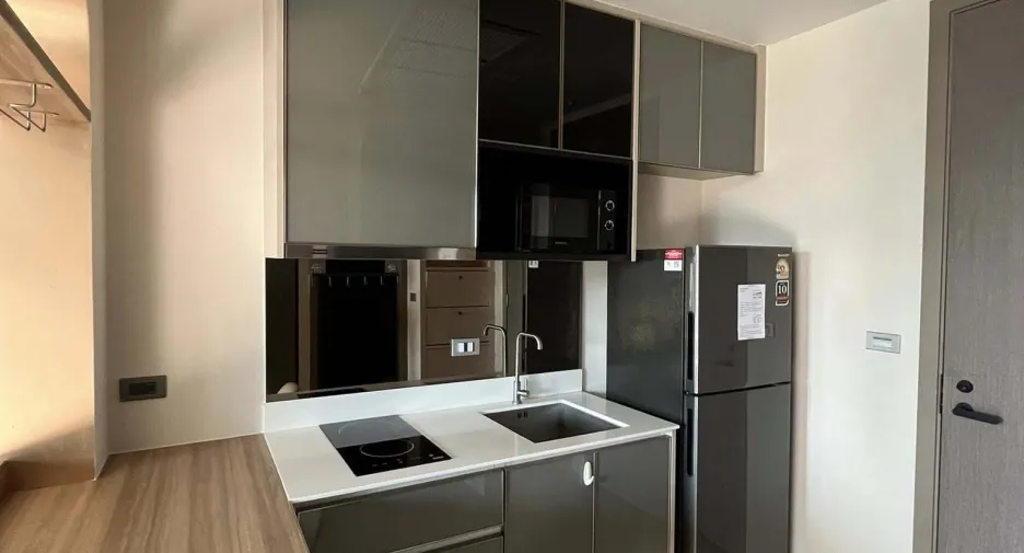 For rent 1 bed condo in Phaya Thai, Bangkok