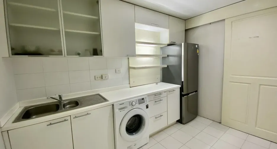 For rent 3 bedrooms condo in Watthana, Bangkok