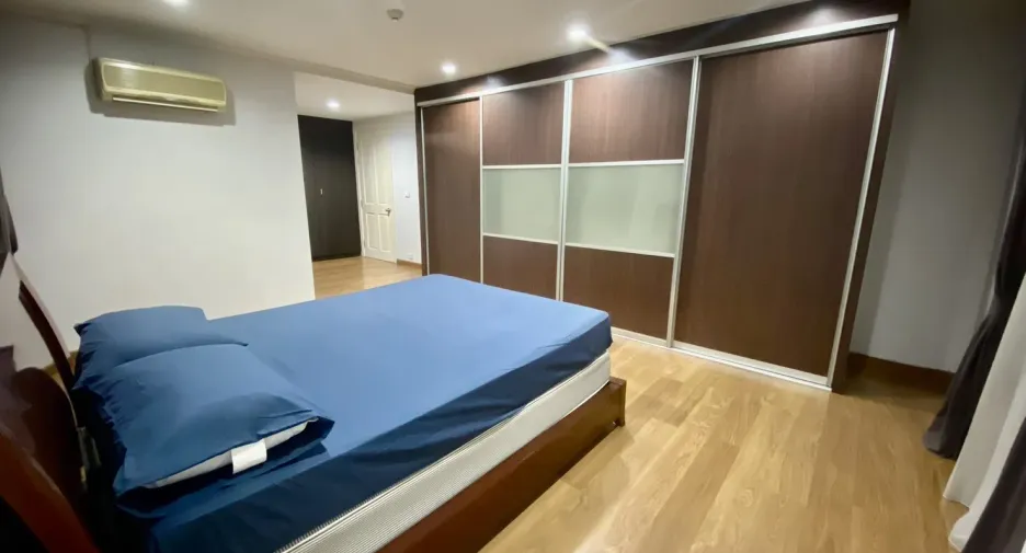 For rent 3 bedrooms condo in Watthana, Bangkok