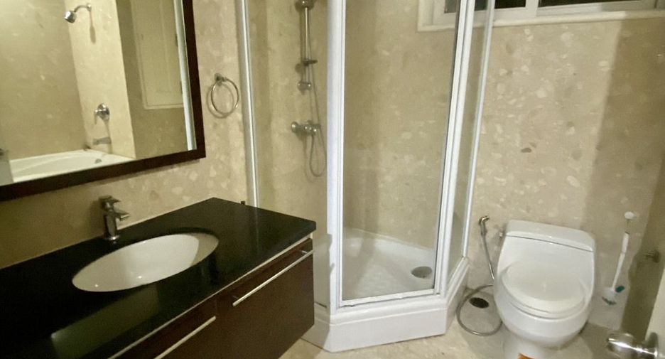 For rent 3 bedrooms condo in Watthana, Bangkok
