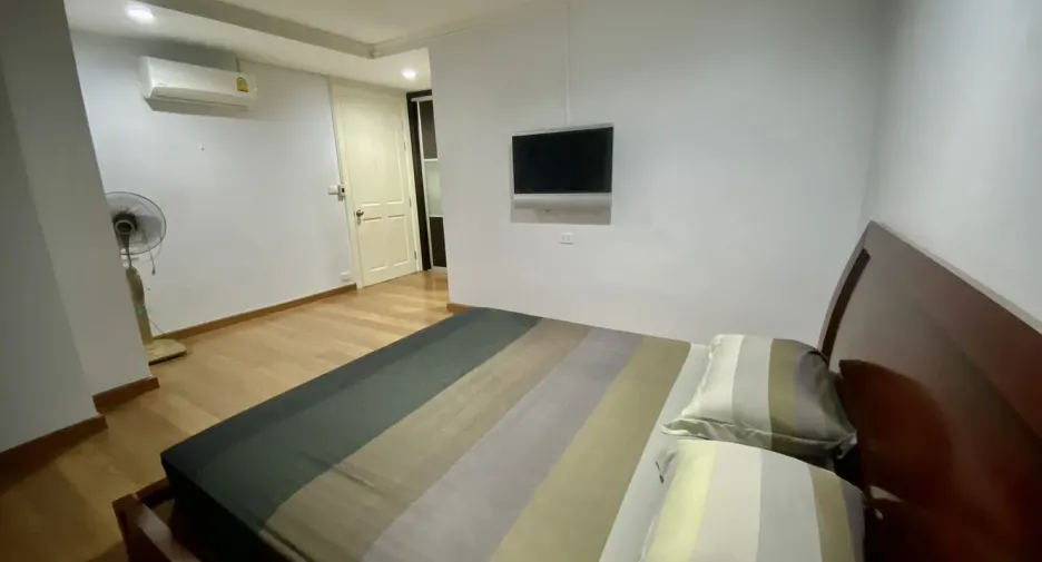 For rent 3 bedrooms condo in Watthana, Bangkok