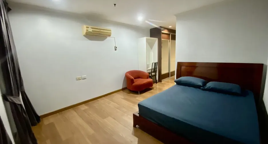 For rent 3 bedrooms condo in Watthana, Bangkok
