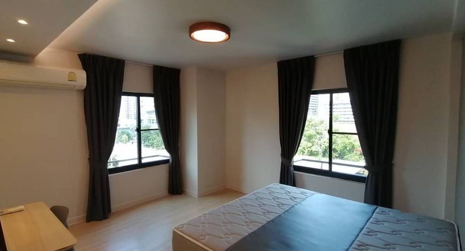 For rent 3 bedrooms condo in Watthana, Bangkok