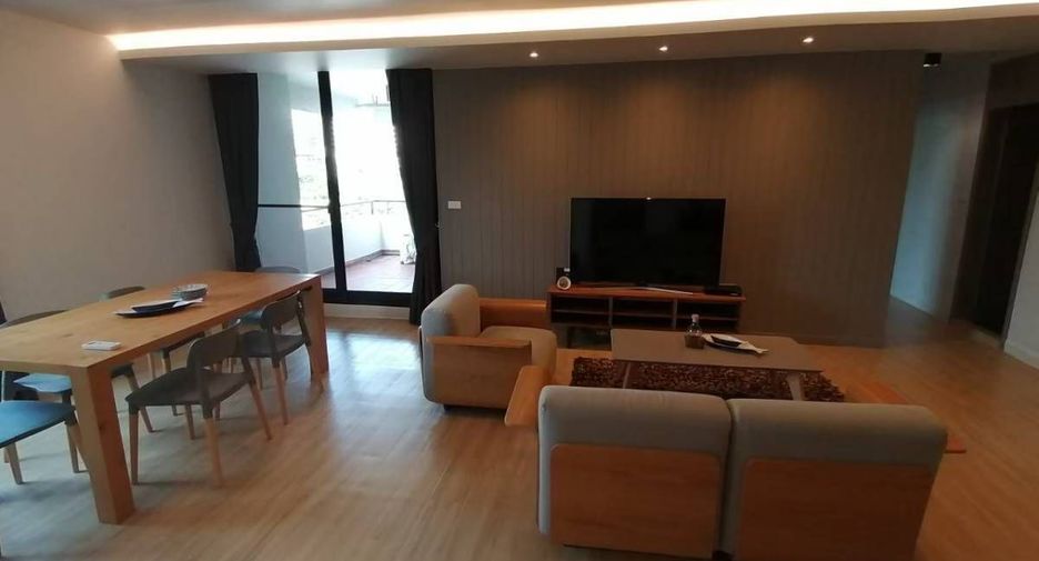 For rent 3 bedrooms condo in Watthana, Bangkok