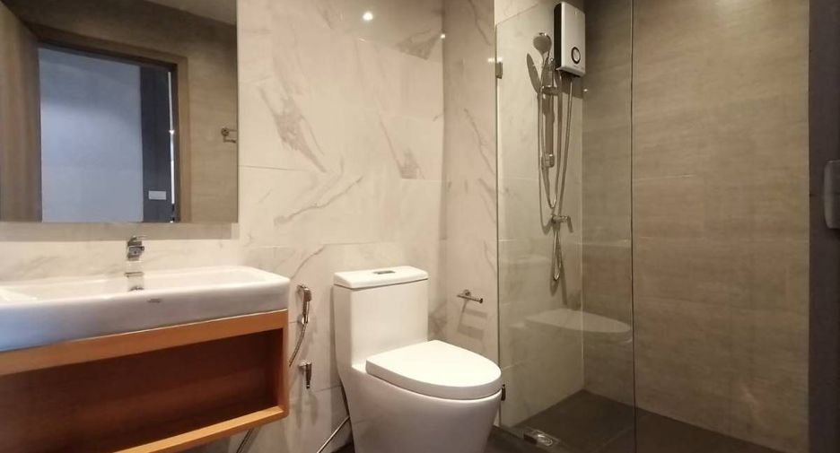 For rent 3 bedrooms condo in Watthana, Bangkok