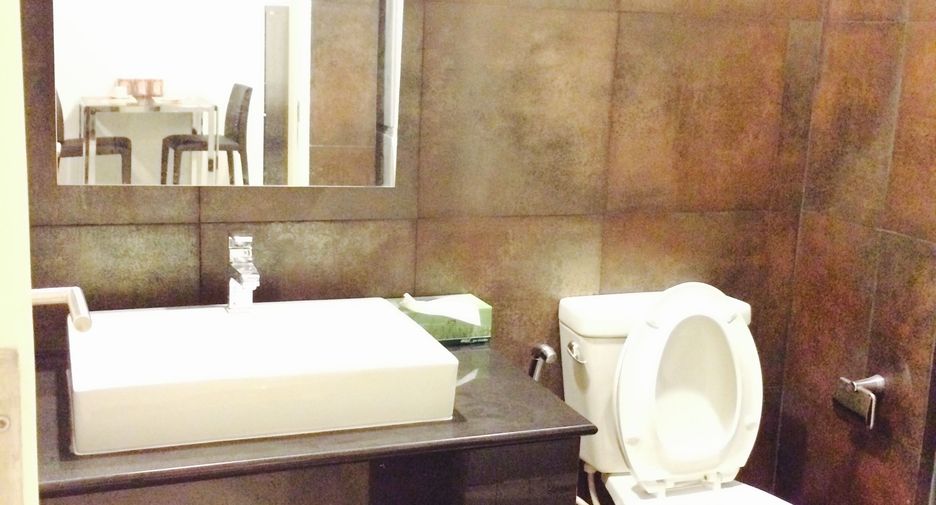For rent 1 bed condo in Khlong Toei, Bangkok
