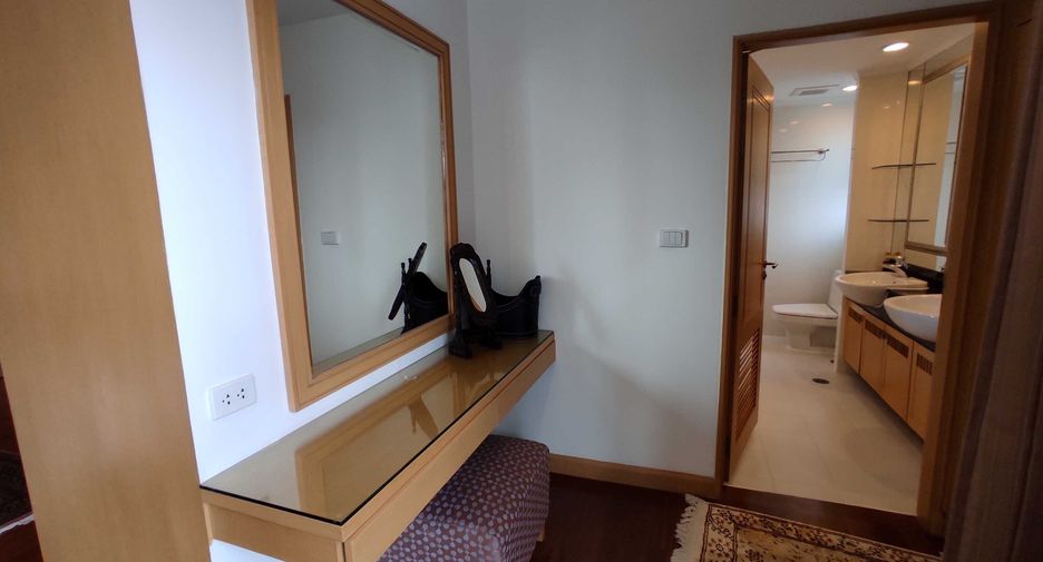 For rent 3 ベッドルーム apartment in Khlong Toei, Bangkok