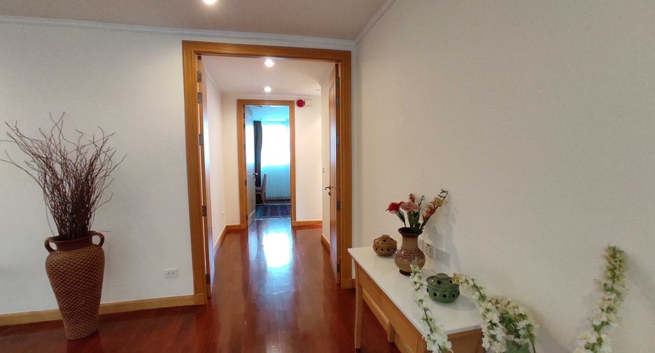 For rent 3 ベッドルーム apartment in Khlong Toei, Bangkok