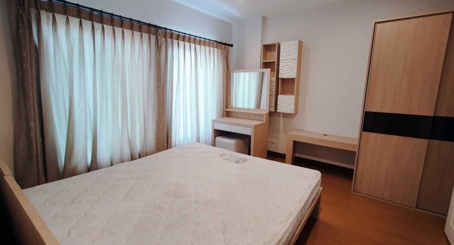 For rent 3 bedrooms townhouse in Bang Kapi, Bangkok
