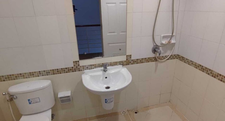 For rent 3 bedrooms townhouse in Bang Kapi, Bangkok