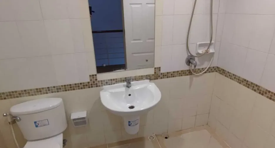 For rent 3 bedrooms townhouse in Bang Kapi, Bangkok