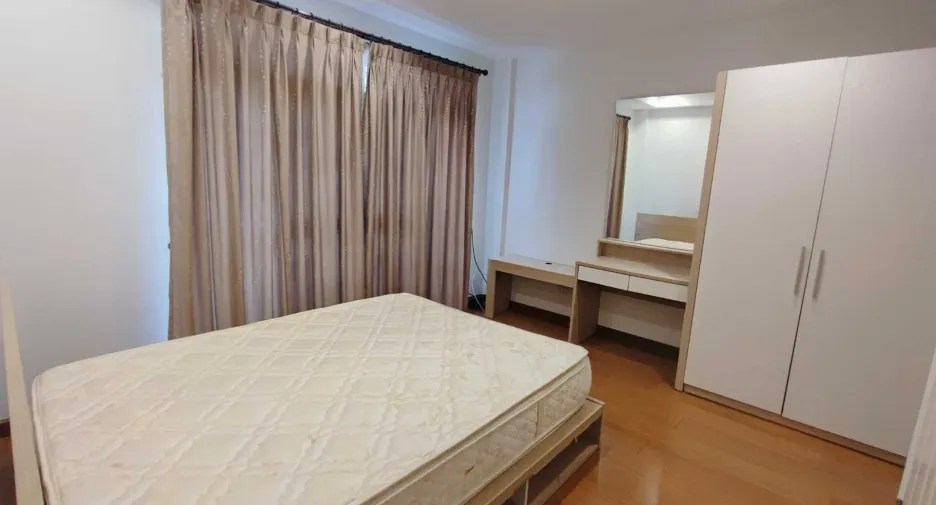 For rent 3 bedrooms townhouse in Bang Kapi, Bangkok