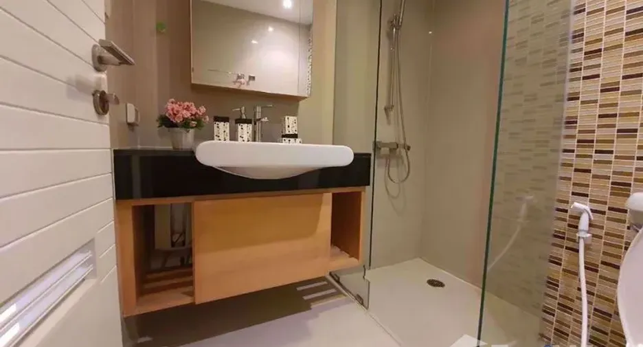 For rent 2 bedrooms condo in Sathon, Bangkok