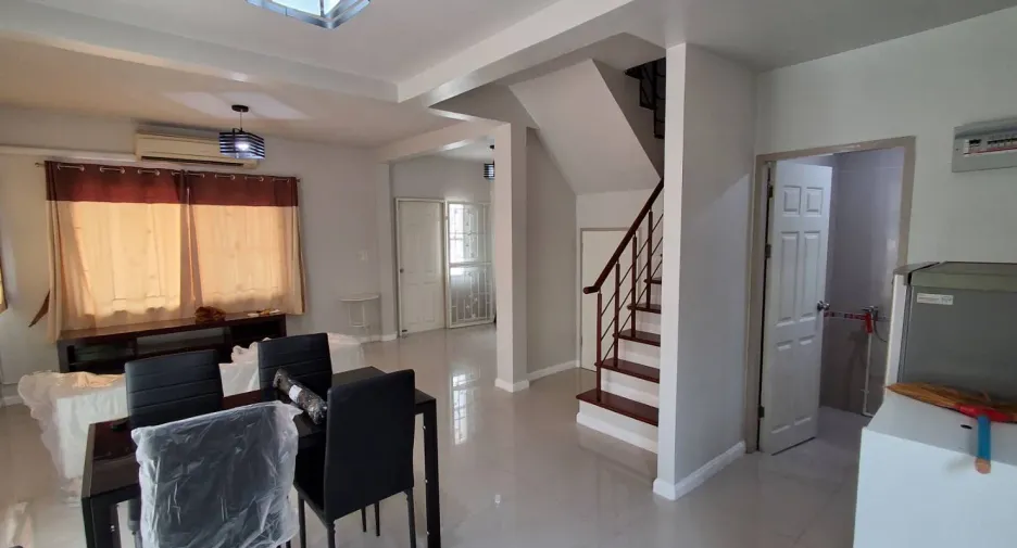 For rent 3 bedrooms townhouse in Don Mueang, Bangkok