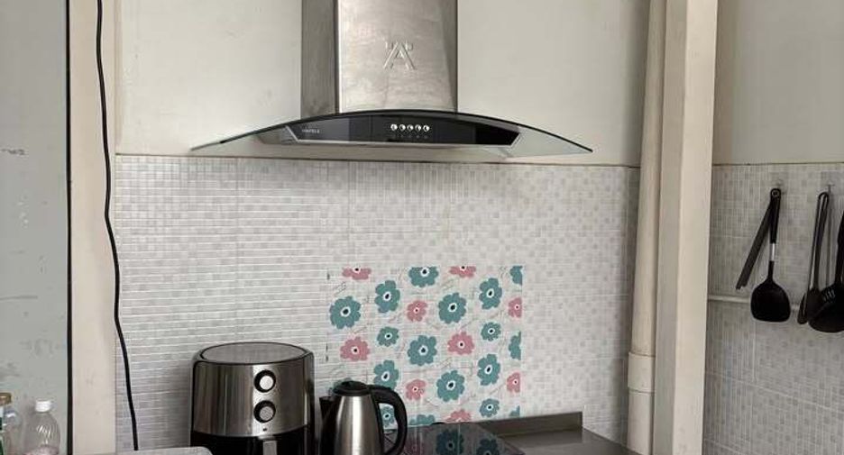 For rent 4 bedrooms townhouse in Prawet, Bangkok