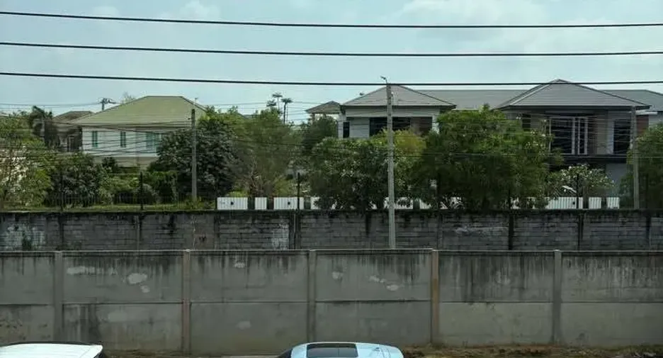 For rent 4 bedrooms townhouse in Prawet, Bangkok