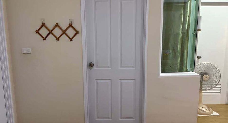 For rent 4 bedrooms townhouse in Prawet, Bangkok