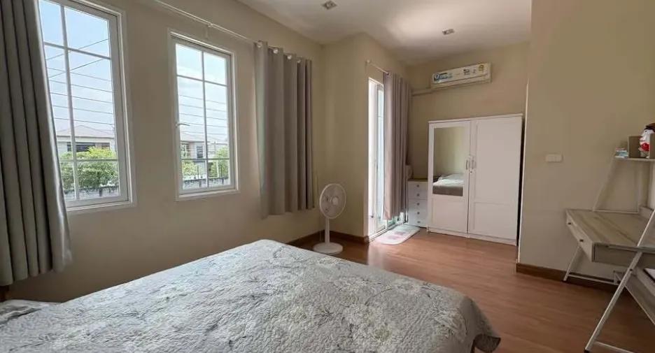 For rent 4 bedrooms townhouse in Prawet, Bangkok