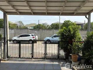出租 4 卧室 联排别墅 在 Prawet, 曼谷