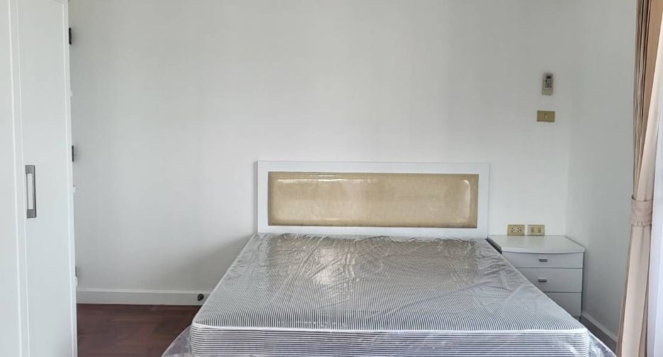 For rent 3 bedrooms condo in Watthana, Bangkok