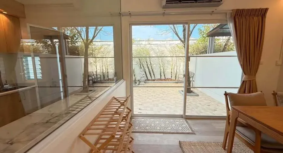For rent 3 bedrooms townhouse in Prawet, Bangkok