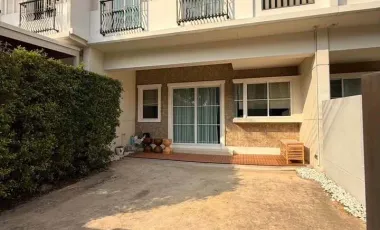 出租 3 卧室 联排别墅 在 Prawet, 曼谷
