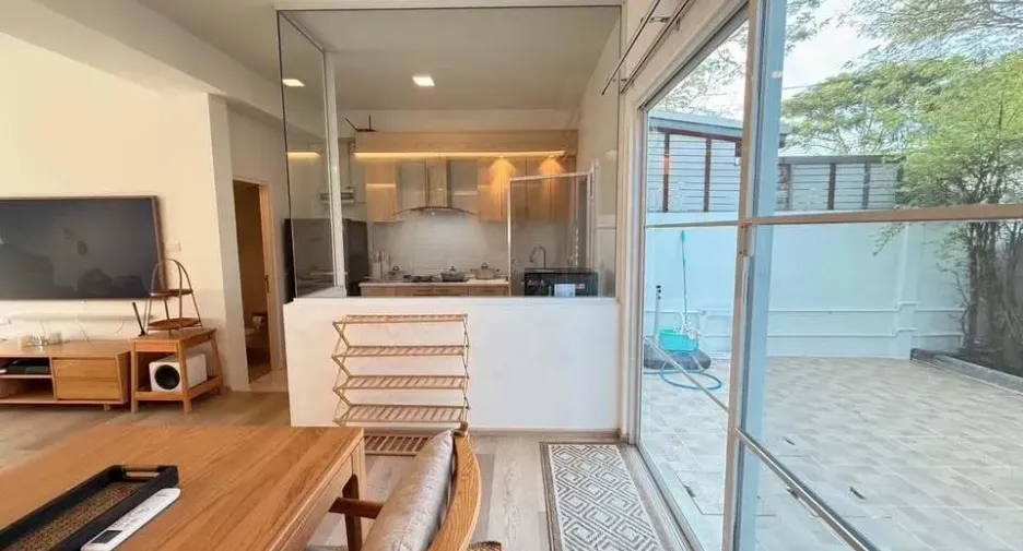 For rent 3 bedrooms townhouse in Prawet, Bangkok