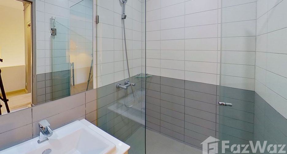 Condo en alquiler de 2 habitaciones en Phra Khanong, Bangkok