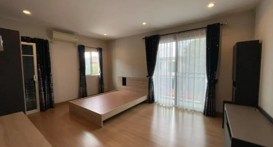 For rent 4 bedrooms house in Suan Luang, Bangkok