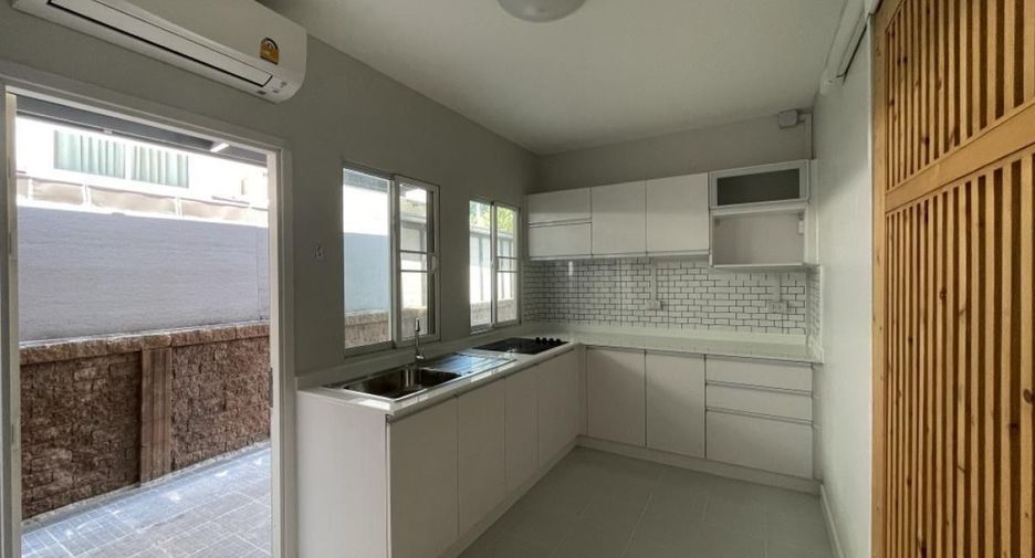 For rent 4 bedrooms house in Suan Luang, Bangkok