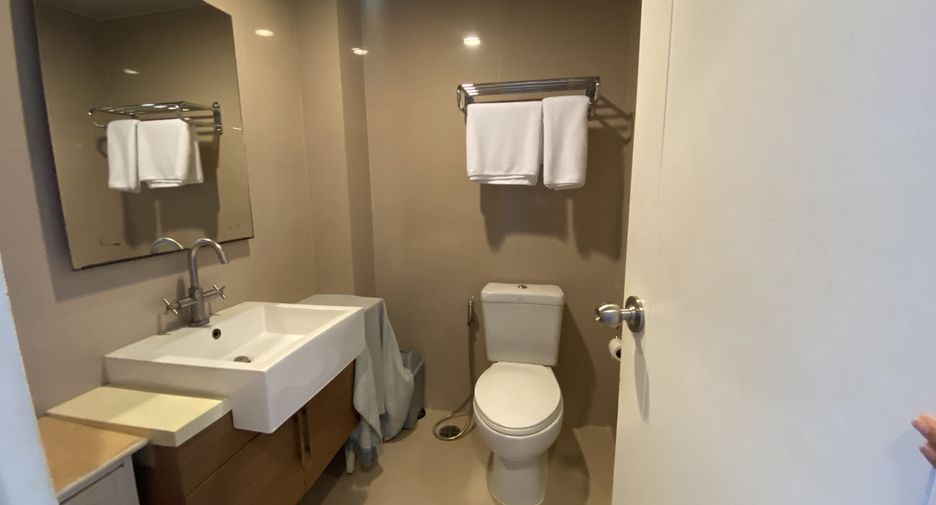 For rent 1 bed condo in Watthana, Bangkok