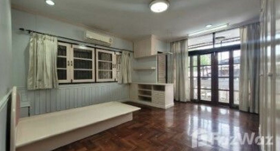 出租 4 卧室 独立屋 在 Khlong San, 曼谷