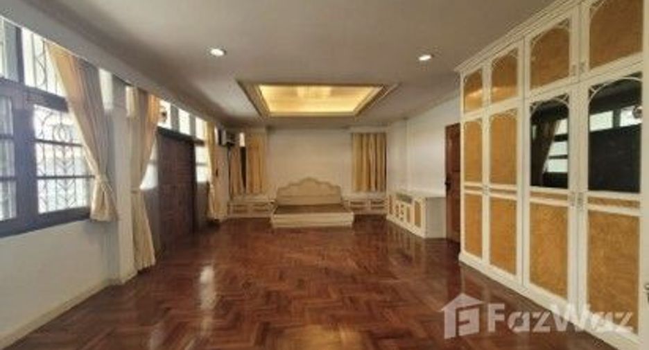 For rent 4 bedrooms house in Khlong San, Bangkok