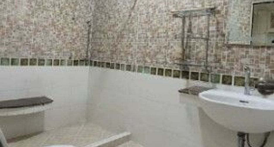For rent 4 bedrooms house in Khlong San, Bangkok