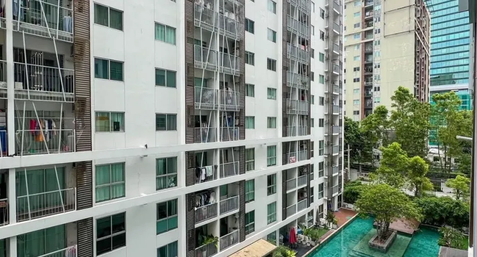 For rent 2 bedrooms condo in Ratchathewi, Bangkok