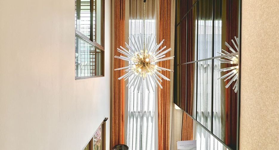 Casa en alquiler de 4 habitaciones en Bang Kapi, Bangkok