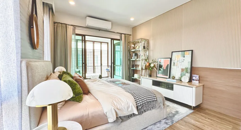 Casa en alquiler de 4 habitaciones en Bang Kapi, Bangkok