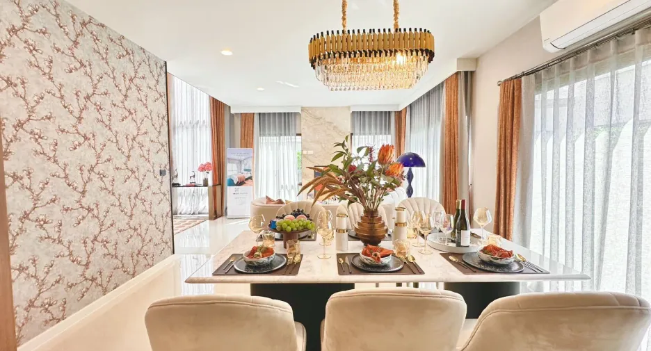 Casa en alquiler de 4 habitaciones en Bang Kapi, Bangkok