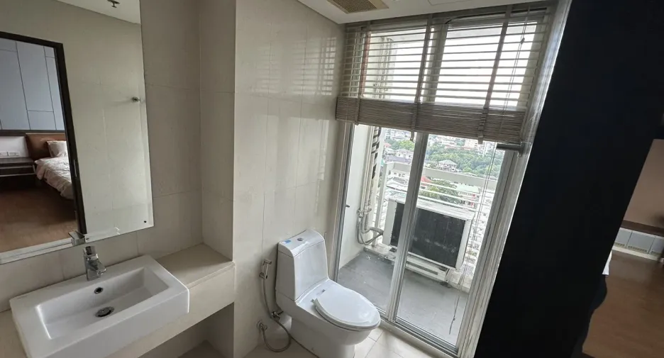 For rent 1 bed condo in Khlong Toei, Bangkok