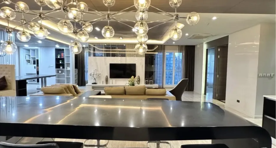 For rent 2 bedrooms condo in Khlong Toei, Bangkok
