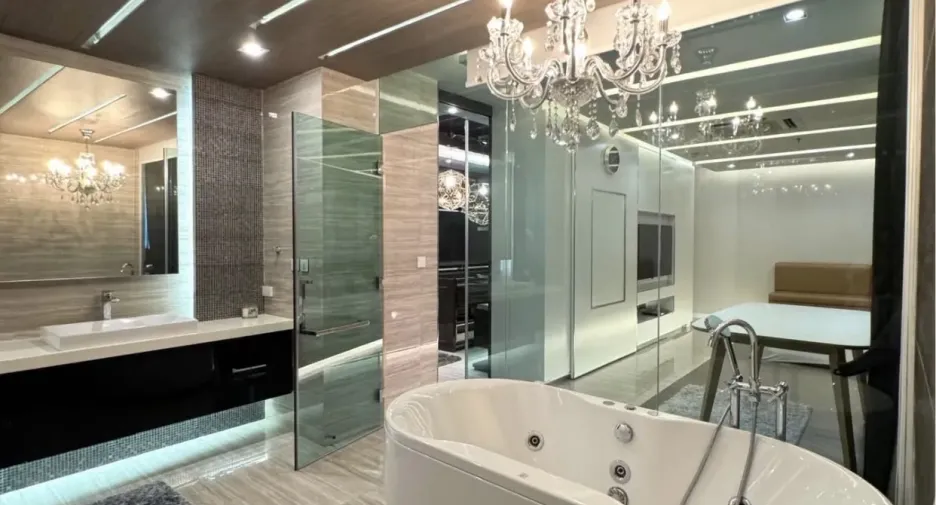 For rent 2 bedrooms condo in Khlong Toei, Bangkok