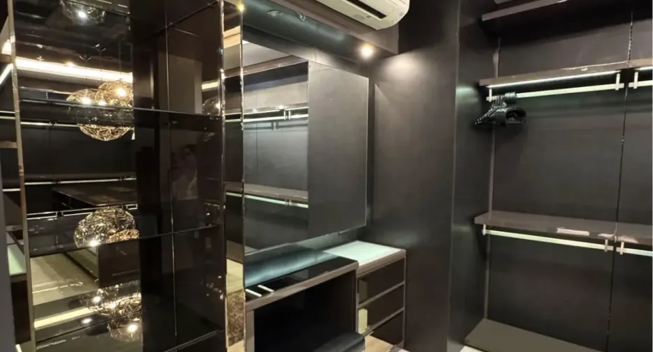For rent 2 bedrooms condo in Khlong Toei, Bangkok