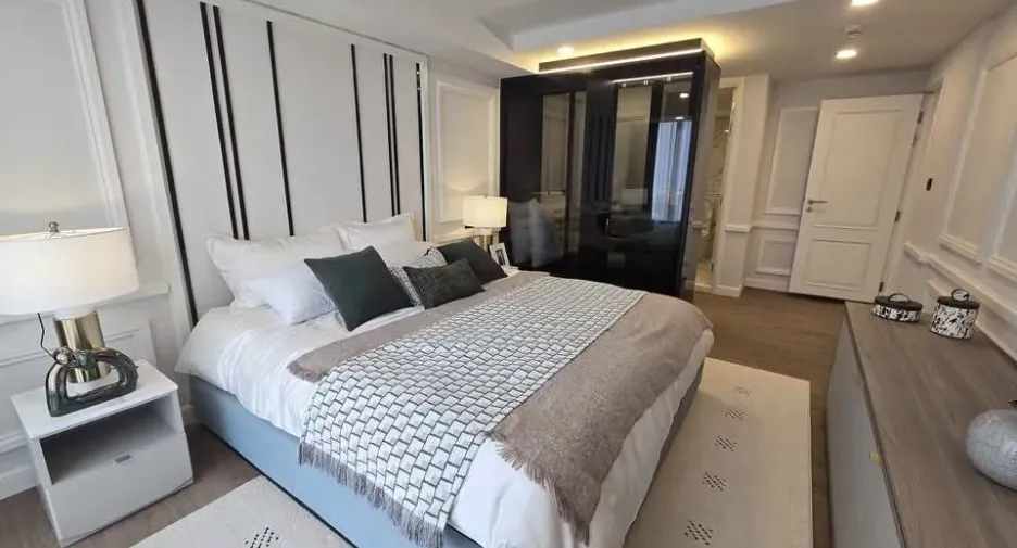 For rent 3 bedrooms condo in Huai Khwang, Bangkok
