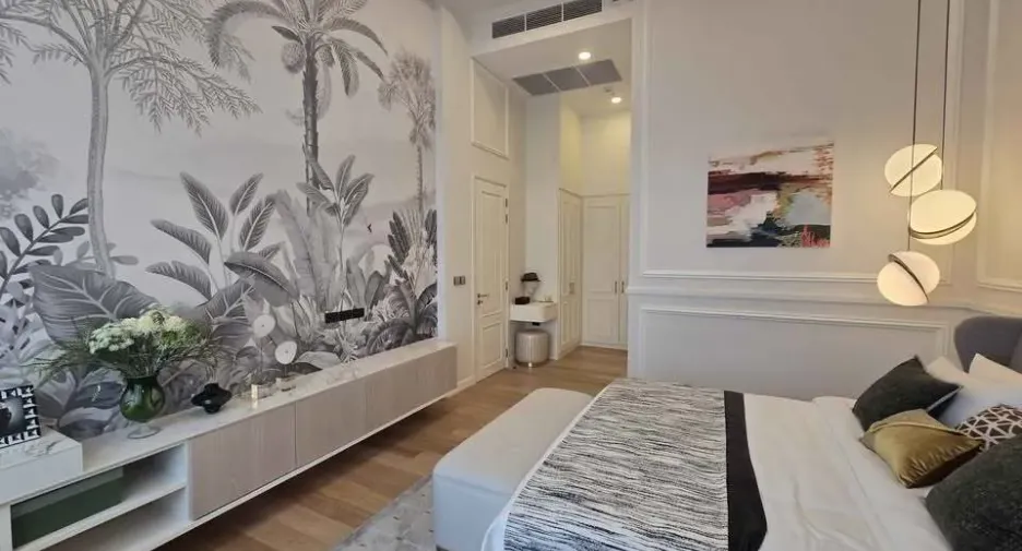 For rent 3 bedrooms condo in Huai Khwang, Bangkok