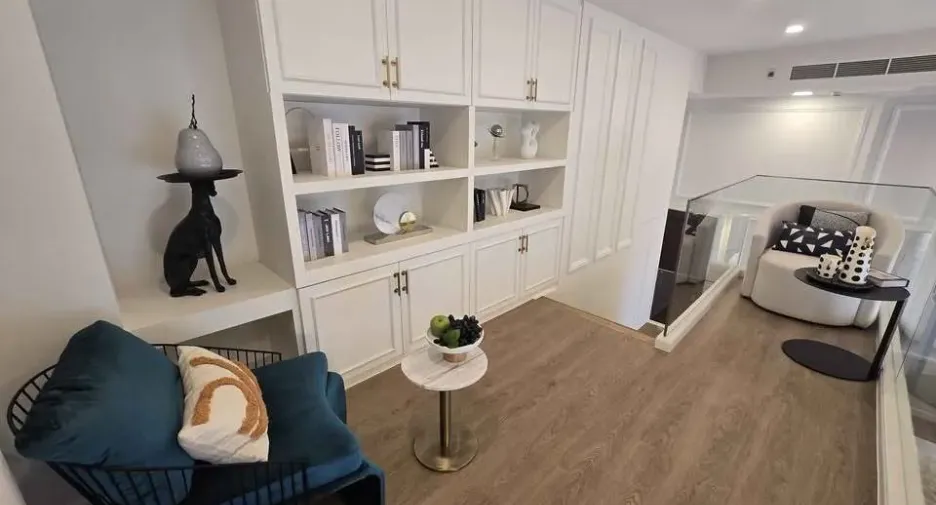 For rent 3 bedrooms condo in Huai Khwang, Bangkok