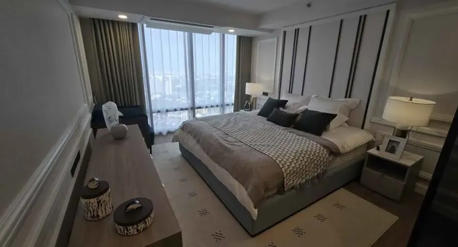 For rent 3 bedrooms condo in Huai Khwang, Bangkok