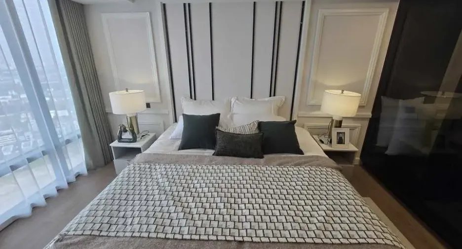 For rent 3 bedrooms condo in Huai Khwang, Bangkok