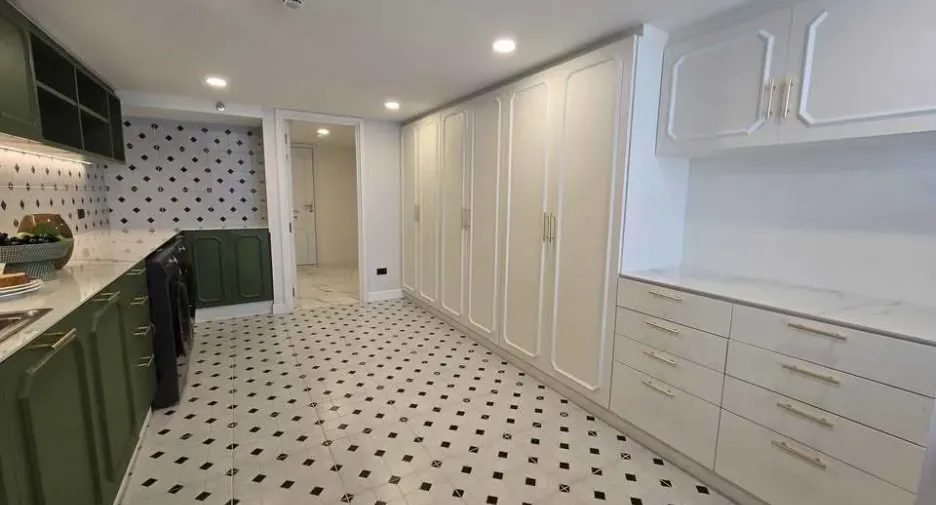 For rent 3 bedrooms condo in Huai Khwang, Bangkok