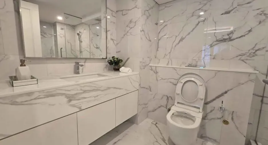 For rent 3 bedrooms condo in Huai Khwang, Bangkok