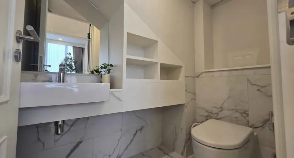 For rent 3 bedrooms condo in Huai Khwang, Bangkok